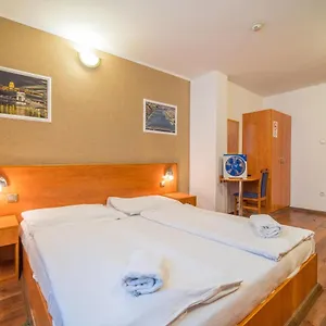 Easy Star Otel
